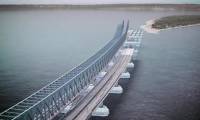 На мосту в Крым начали укладывать асфальт