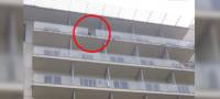 В Сочи погибла девочка, выпавшая с балкона гостиницы из-за треснувшего стеклянного ограждения